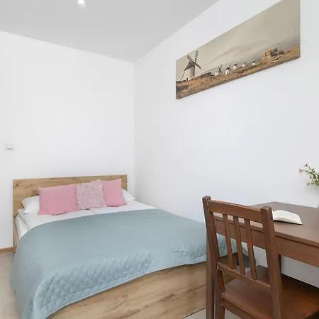 Apartament Przestronny Z Miejscem Parkingowym W Katowicach By Renters Katowice