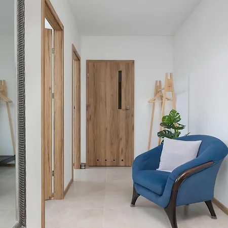 Przestronny Z Miejscem Parkingowym W Katowicach By Renters *