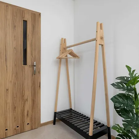 Przestronny Z Miejscem Parkingowym W Katowicach By Renters Apartament