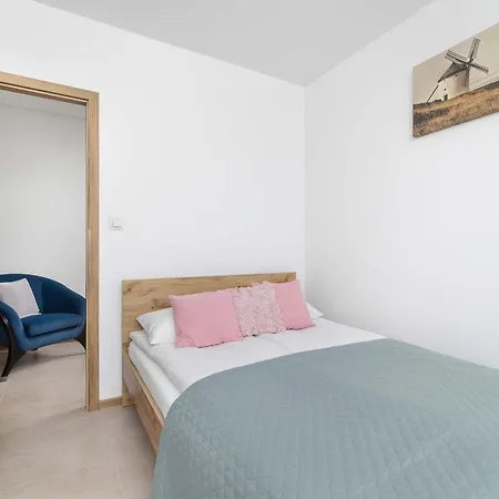 Apartament Przestronny Z Miejscem Parkingowym W Katowicach By Renters